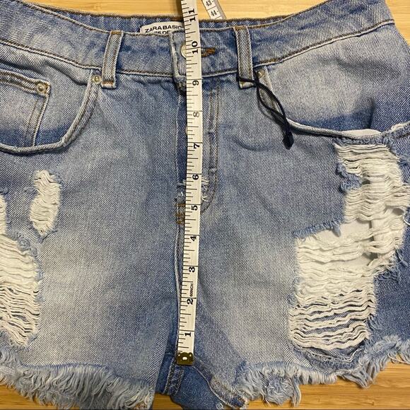 Zara Distressed Exposed Button Fly High Rise - Picture 8 of 8